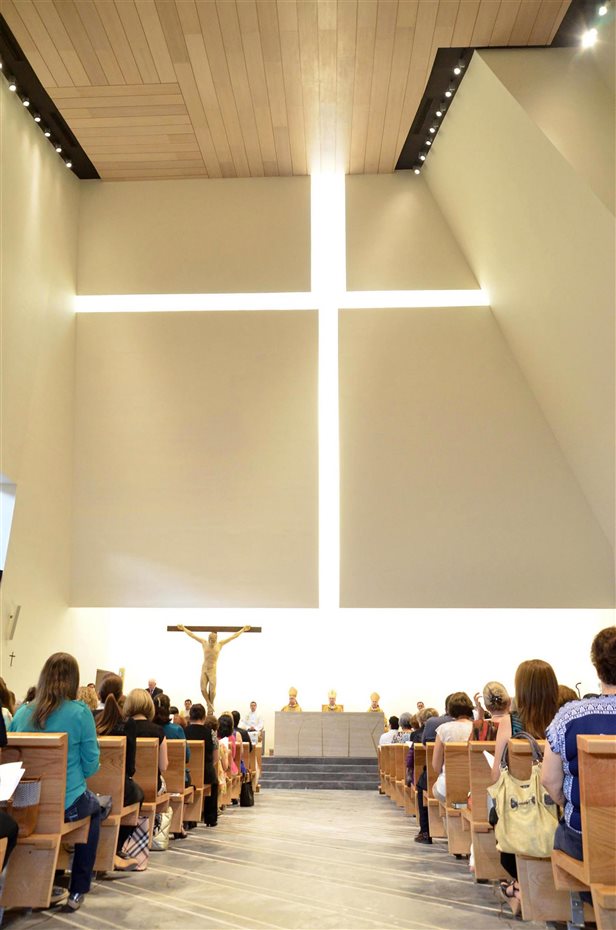 Iglesia brutalista de El Señor de la Misericordia en Monterrey (México), de Moneo Brock