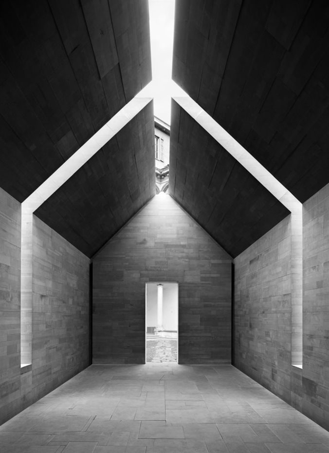 Stone House / Interni Think Tank, Milán (Italia, 2010),  por John Pawson