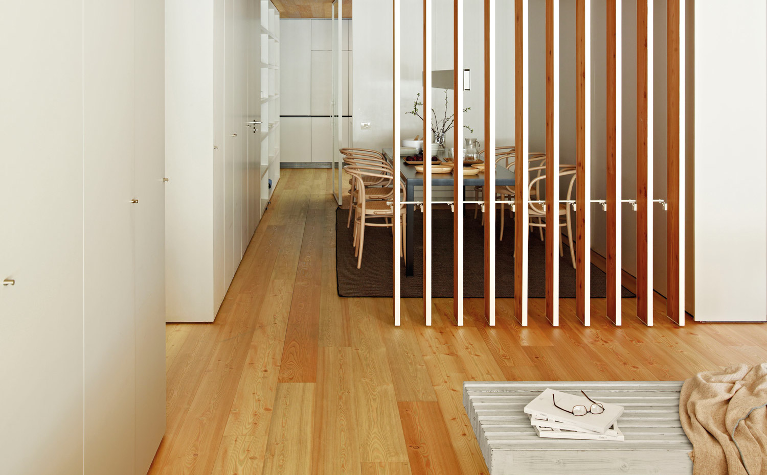 00338135. Gracias a la vinculación de los espacios se consigue esta perfecta perspectiva, donde se aprecia el gran trabajo que ha hecho la madera en pro de la calidez del hogar
