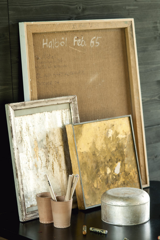 062 DSC7534. La decoración es ecléctica y acogedora, y recoge el espíritu artístico de quienes la habitan 