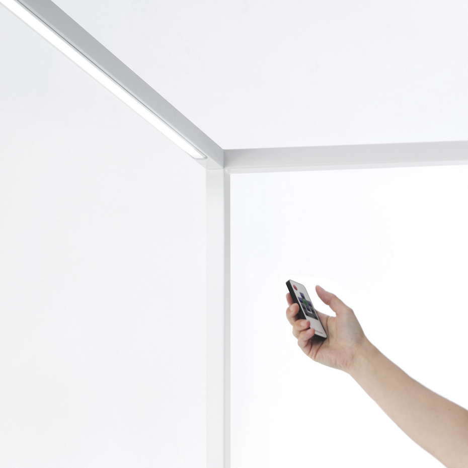 La luz led se acciona con un mado a distancia