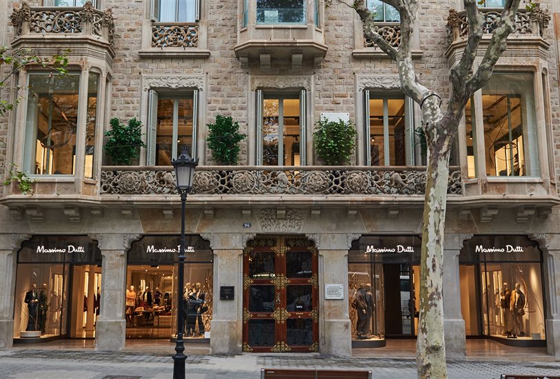 La Casa Ramón Casas fue proyectada por el arquitecto Antoni Rovira i Rabassa en 1898