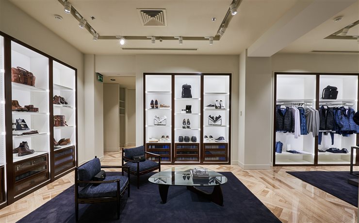 Massimo Dutti abre tienda en Barcelona con una batería de innovaciones  tecnológicas