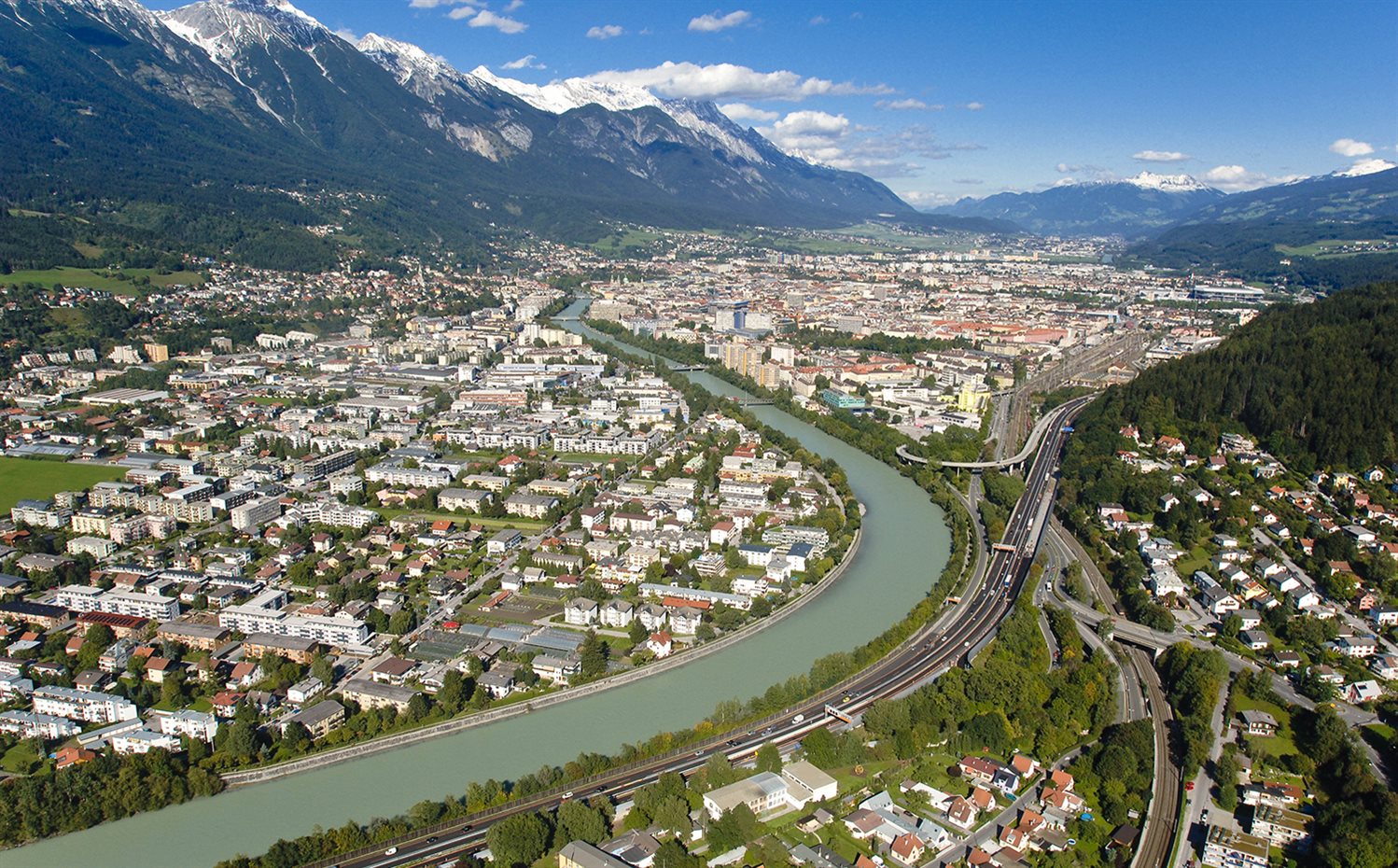 sinfonia-innsbruck-2. Innsbruck, en Austria (en la imagen) y Bolzano (Italia) son las ciudades piloto del programa Sinfonía de la Unión Europea para reequipar zonas habitadas de más de 100.000 metros cuadrados con tecnologías 'smart'