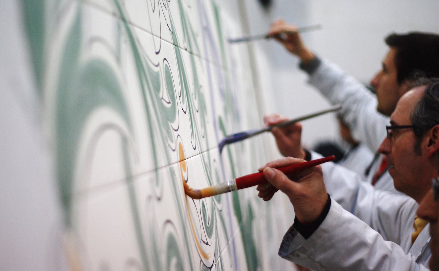 Ceramica artistica san gines. Cerámica Artistica San Ginés, Premio Producto 2010. El taller recibió el reconocimiento por la elaboración del Mural del Centro de Convenciones de Orán (Argelia)