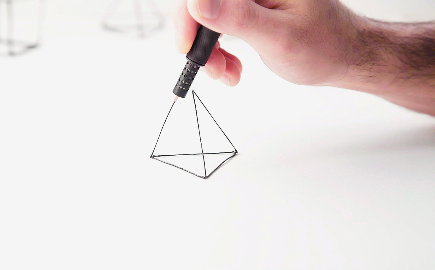 Lix, de Anton Suvorov, es un bolígrafo que permite dibujar objetos tridimensionales con filamento plástico