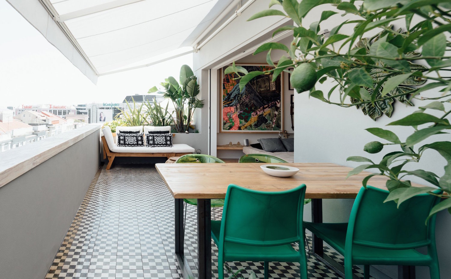 atelier-data19. La terraza se pobló de plantas, fáciles de mantener gracias al idílico clima lisboeta