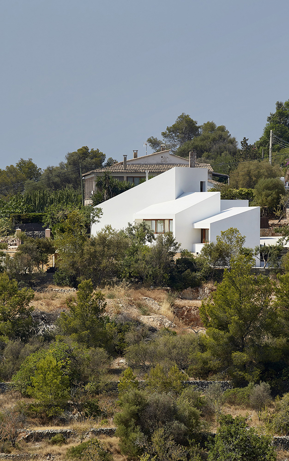 OHLAB CASA MM 1. La vivienda se diseñó según los estándares Passivhaus. Así, la fachada es perfectamente hermética