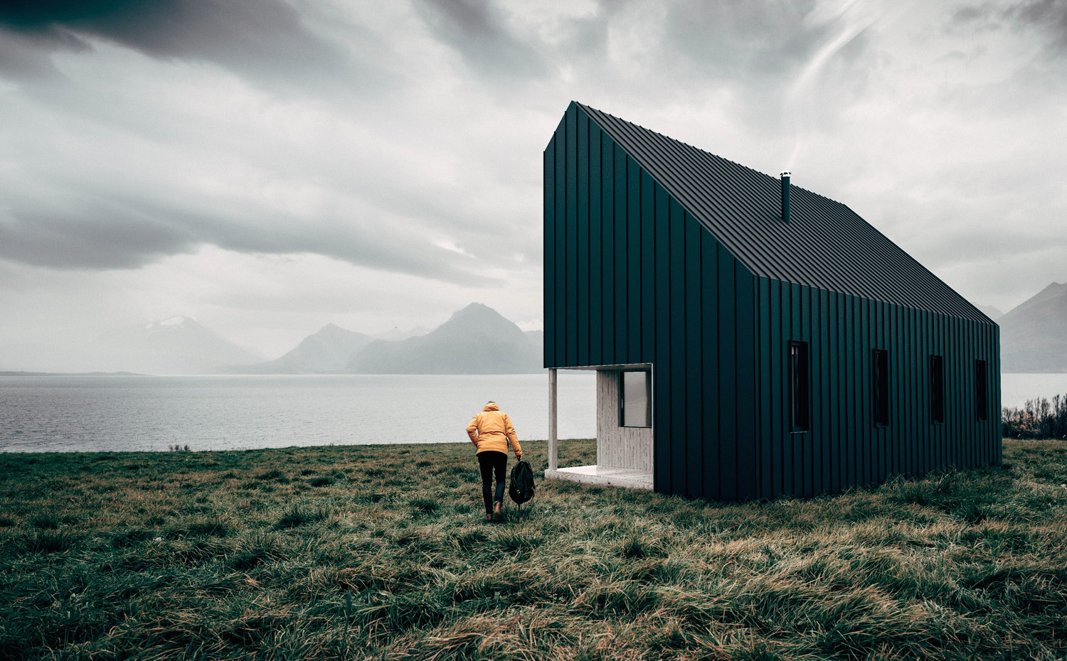 BHC---V1-Exterior 01. El proyecto Backcountry Hut está inspirado en la idea del fundador de Ikea Ingvar Kamprad de proporcionar diseños bien hechos y asequibles a la mayoría de la gente