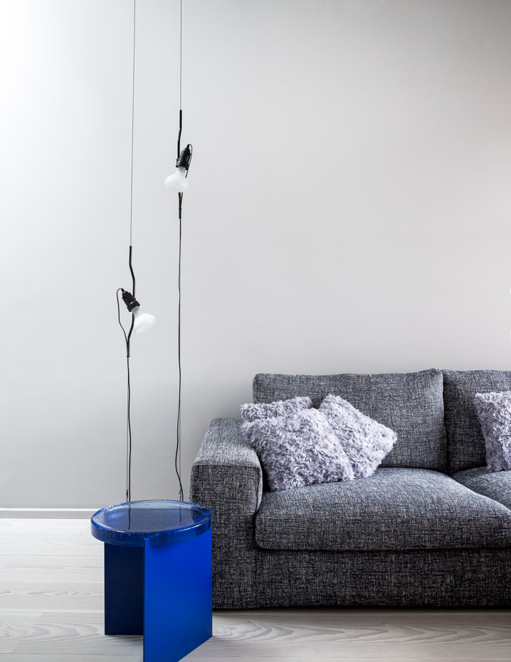 Kroyers-Plads Hampus-Berndtson 14. Junto al sofá, un clásico del diseño contemporáneo, la lámpara Parentesi, de Achille Castiglioni y Pio Manzù, editada por Flos