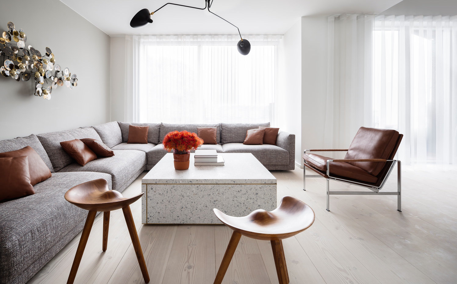 Kroyers-Plads Hampus-Berndtson 9. Sofá Bristol, de Schwarz Living. Los suelos de madera son de Dinesen