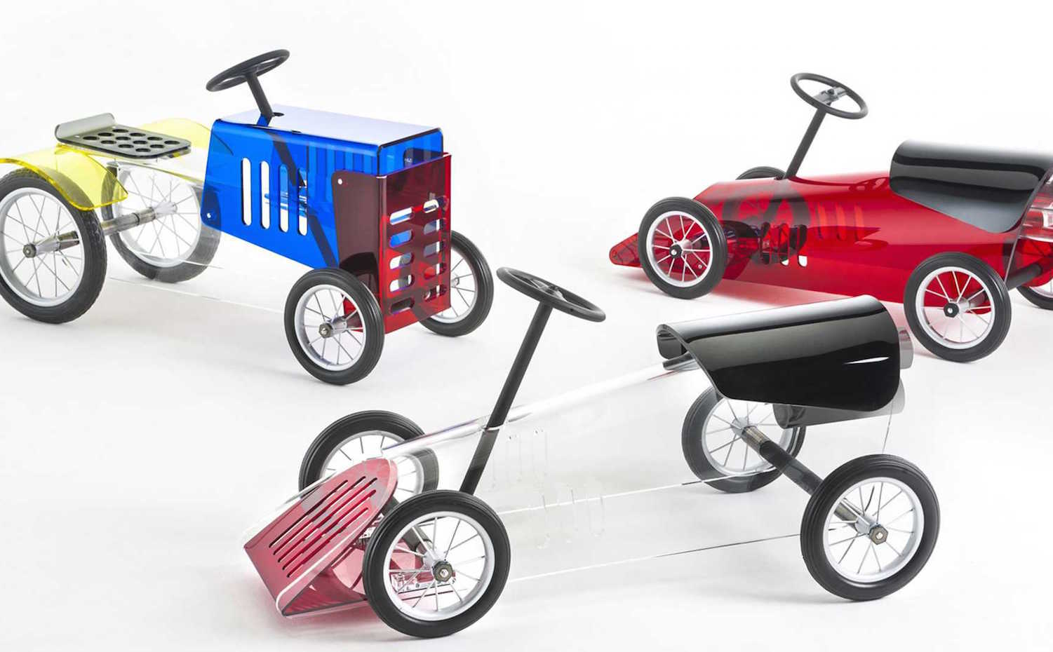 kids-range-children-kartell-milan-design-week-2016 dezeen 1568 5. Línea de coches de plástico para niños de Piero Lissoni para Kartell