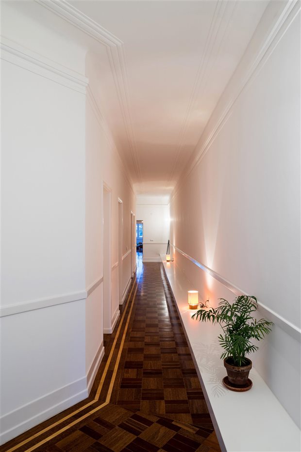 rodrigodafonseca6. El dibujo del parquet marca el ritmo de los pasos por el apartamento