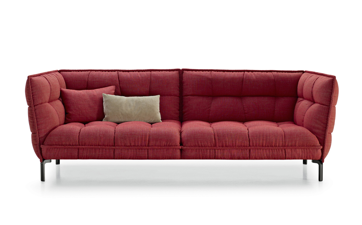 BB Italia HUSK sofa-1. Apuesta roja que levanta una estancia: Sofá Husk, un diseño de Patricia Urquiola para BB Italia