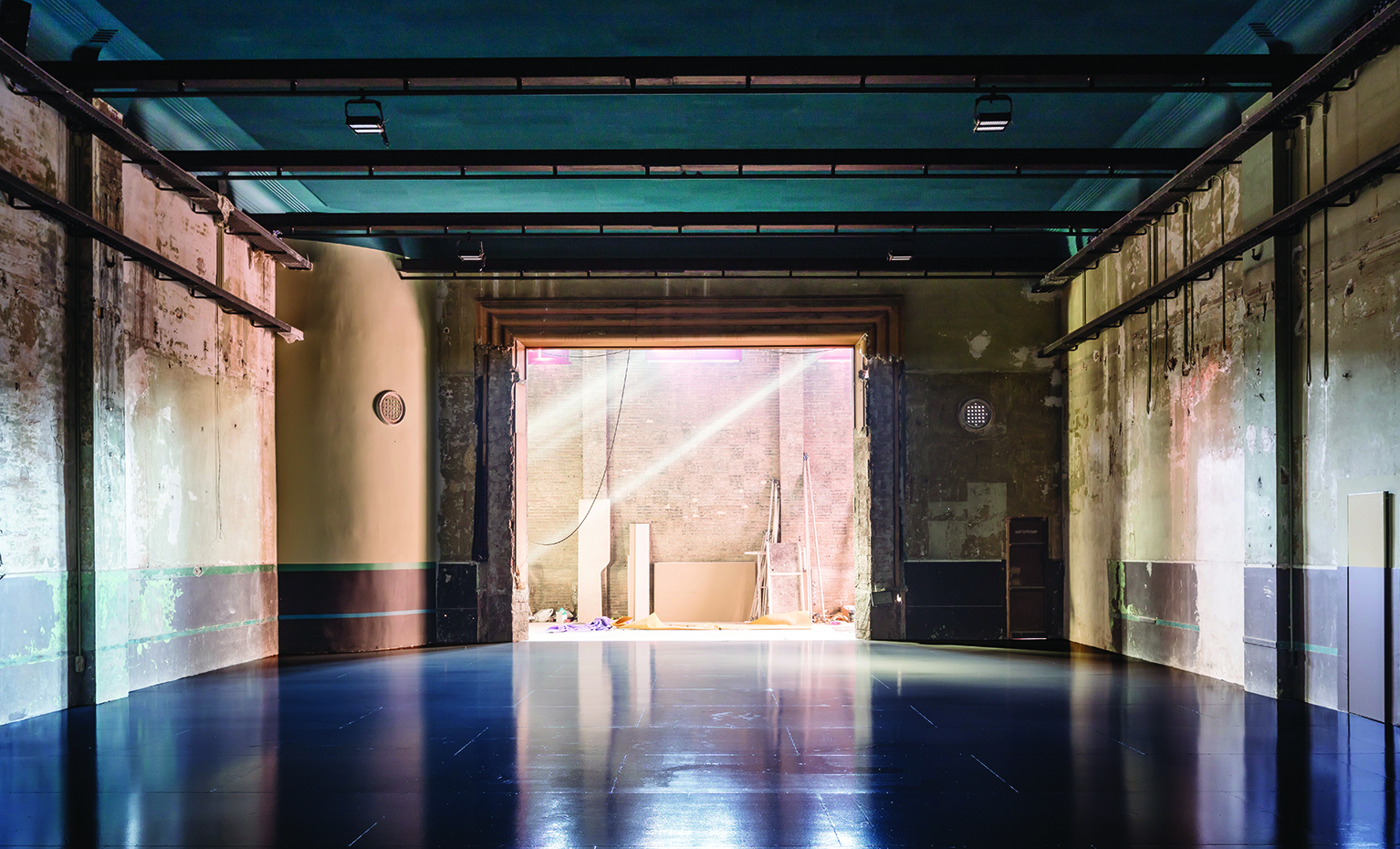 La experimentación comienza por las propias obras a escena. Primera edición de Living Places - Premio Simon de Arquitectura