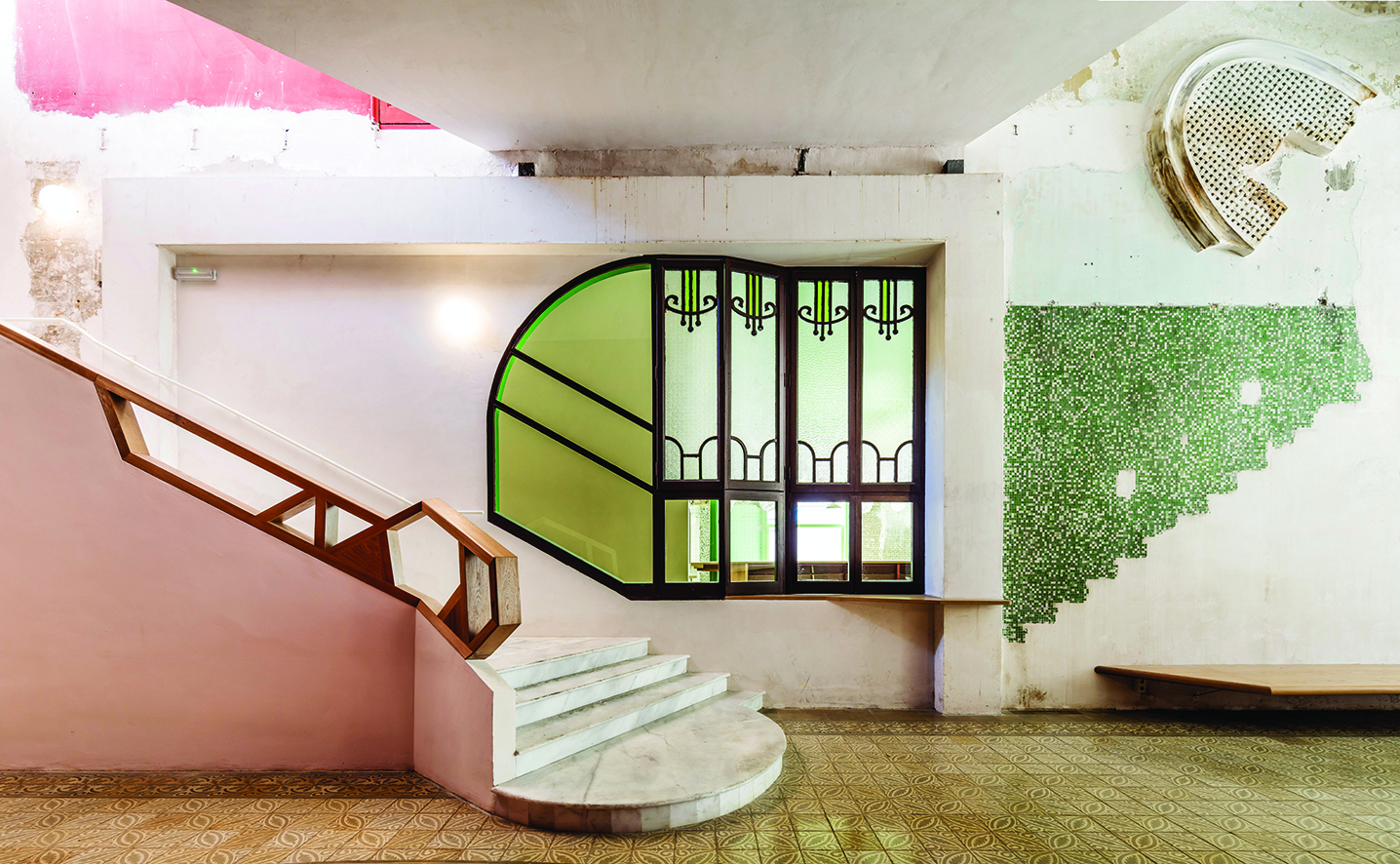 Las capas de la historia quedan visibles en la Sala Beckett de Barcelona. Primera edición de Living Places - Premio Simon de Arquitectura