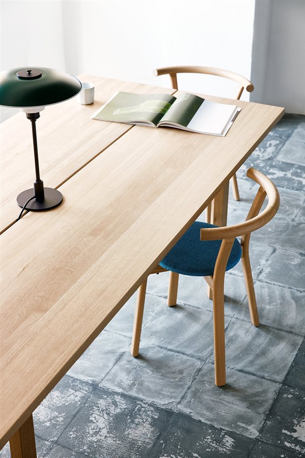 taiyou2. La mesa Horizon se inspira en un tablero flotando sobre el agua