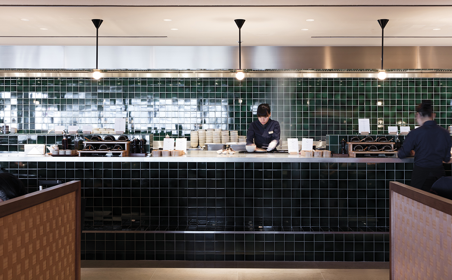 ilsecrawford06. "Lo primero que hicimos al diseñar el lounge de Cathay Pacific fue cuestionarnos qué significa para el viajero de primera clase de hoy la experiencia del lujo", explica Ilse