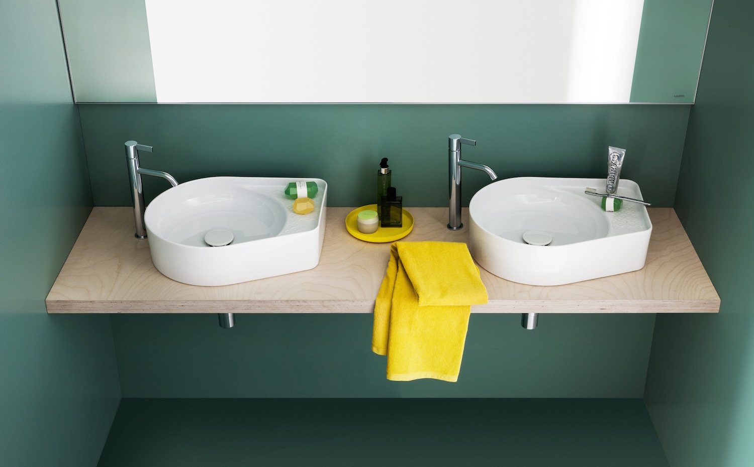 Lavamanos Val de Konstantin Grcic para Laufen. Lavamanos Val, Laufen (2015)