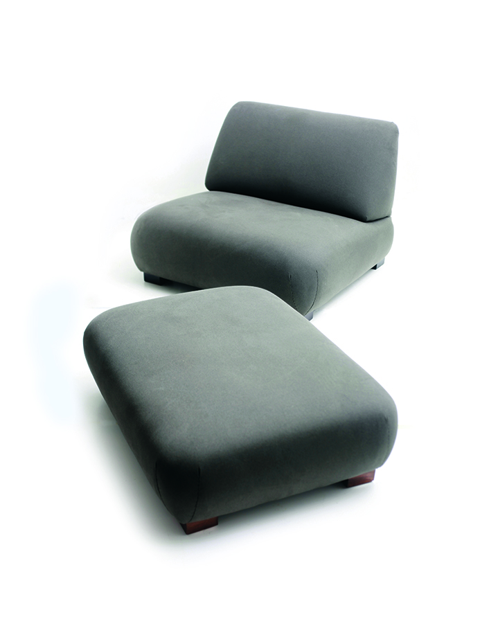 SANTACOLE SILLAS  SILLONES  SOFAS Y PUFS Cadaques Puf Cadaques Sans  Romulo 9. Puf y sofá Cadaqués (1959), de Miguel Milá y Federico Correa. Santa & Cole