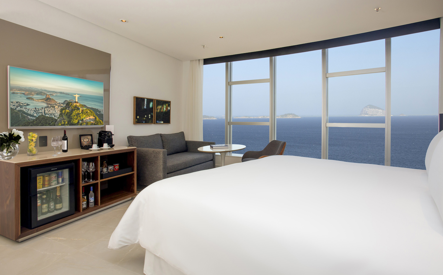 Las habitaciones del hotel Nacional de Rio de Janeiro de Niemeyer se benefician de espectaculares vistas al mar