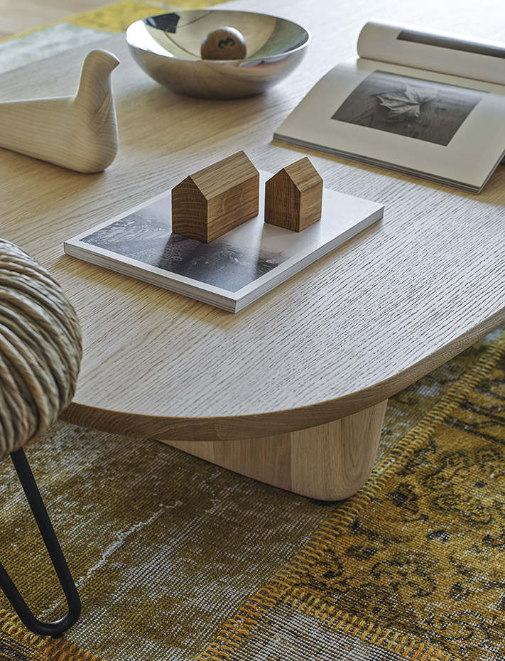 Casa B&B Italia 03. La incorporación de piezas decorativas de madera es una constante en toda la casa
