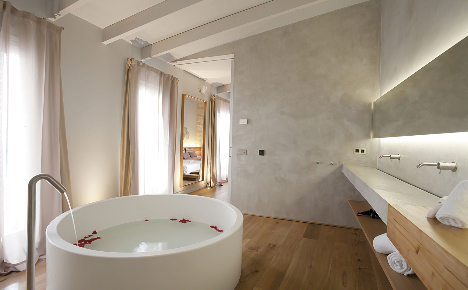 materiales de autor. Piel mineral Puro Hotel en Palma de Mallorca realizado por el arquitecto Jaime Oliver. micromortero mineral Mortex 
