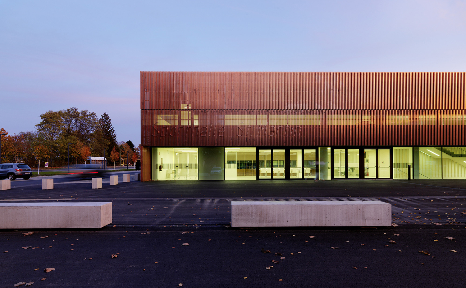 Pabellón de deportes St. Martin, Villach (Austria), de Dietger Wissounig Architekten. Premios Europeos del Cobre en la Arquitectura
