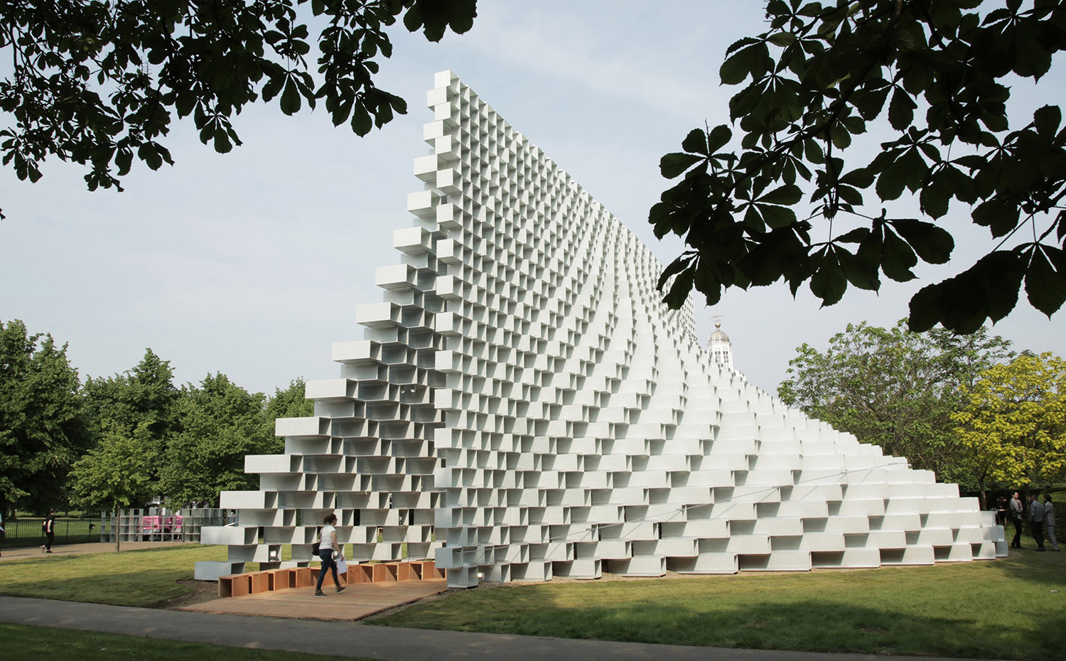 El pabellón de verano de 2016 fue realizado por Bjarke Ingels Group (BIG) Elena Ochoa Foster
