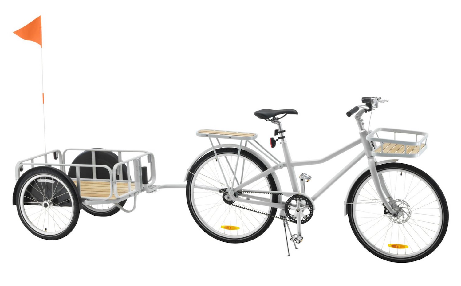 ikea8. El cuadro es de aluminio y pesa 16 kg. El freno delantero es de disco y el trasero, contrapedal