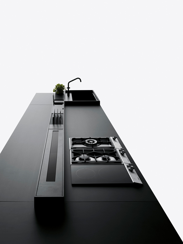 Salinas-det-top-Dekton-bytommasosartori high. La encimera también puede realizarse con la superficie ultracompacta Dekton, fabricada por Cosentino