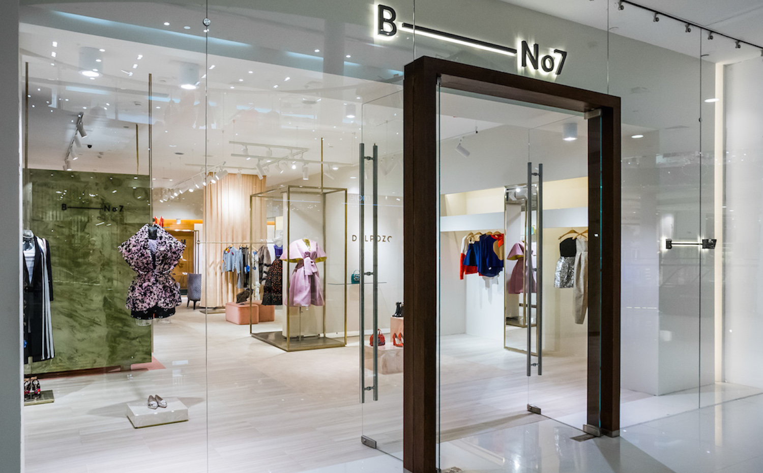 bno7-culdesac-russia-14.  B-No7 se ubica en el lujoso centro comercial Vremena Goda