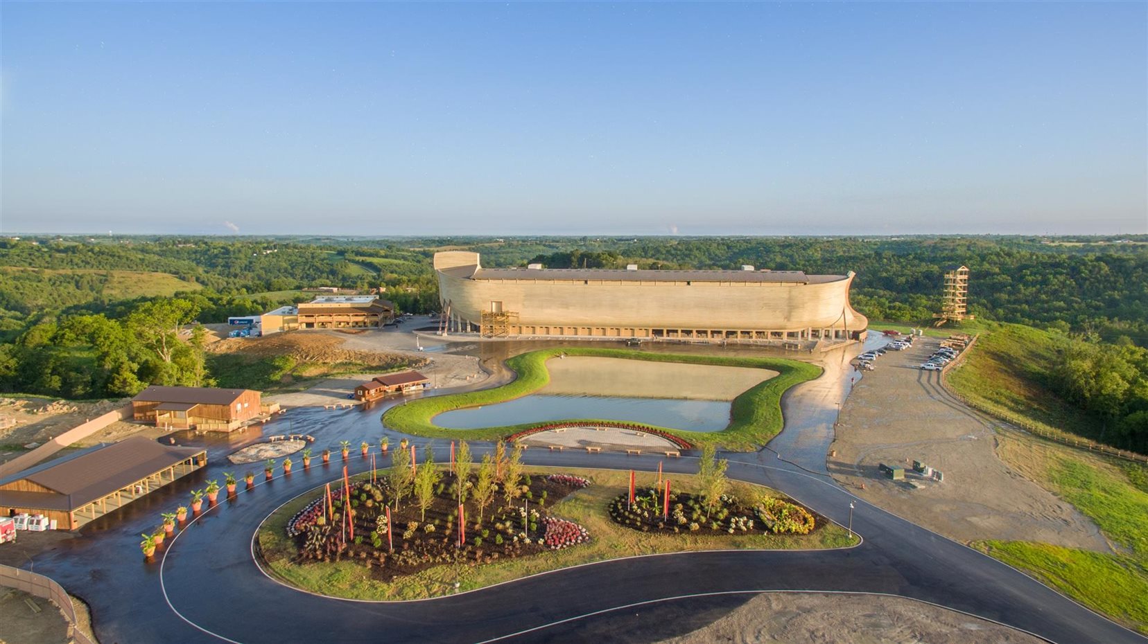 Esta réplica del Arca de Noé mide155 metros de largo, 26 de ancho y 16 de alto. proyecto Ark Encounter