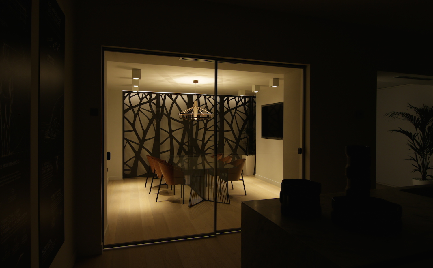 Estudio 1 copia. Espacio contemporáneo con piezas de Driade