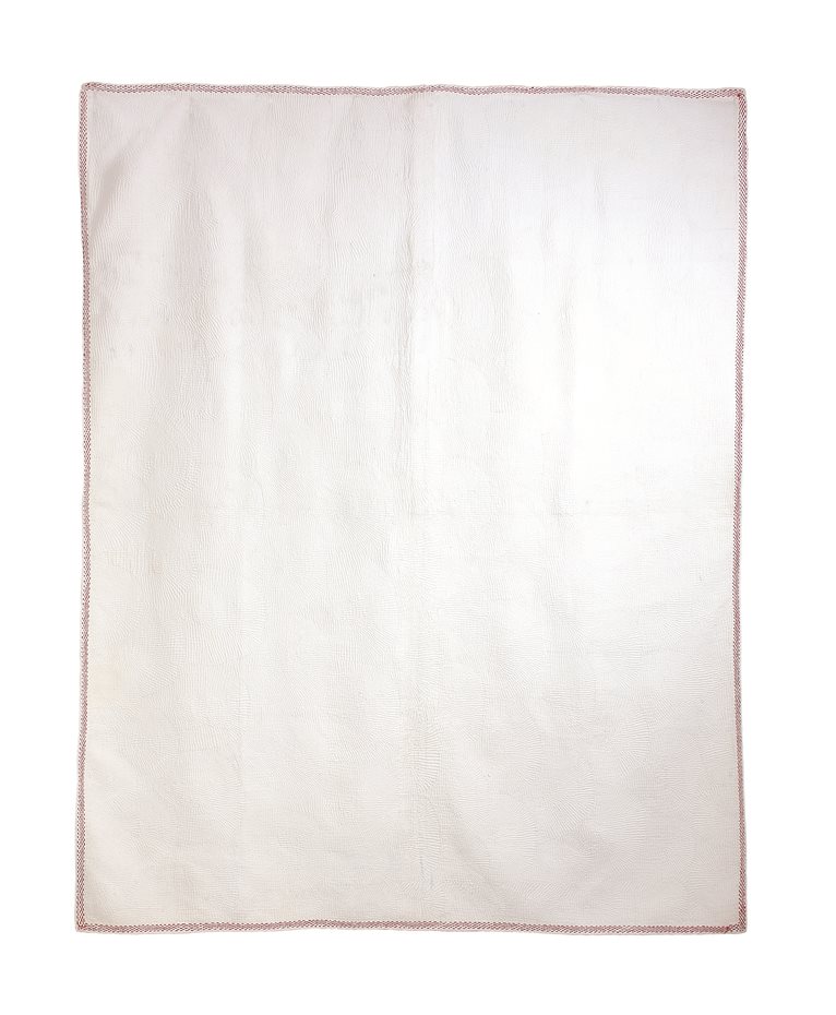 SONA. Sona Rani Roy, Bangladés. ‘White on White Quilt - Moyur’, algodón