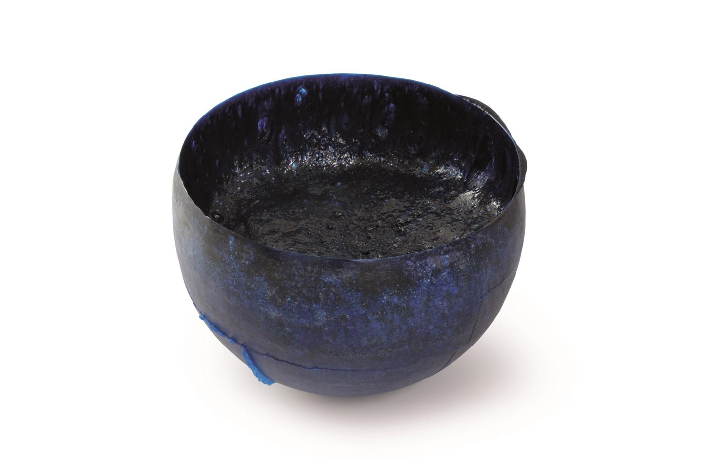 YOSHIAKI KOJIRO. Yoshiaki Kojiro, Japón. ‘Structural Blue’, polvo de cristal y polvo de óxido de cobre
