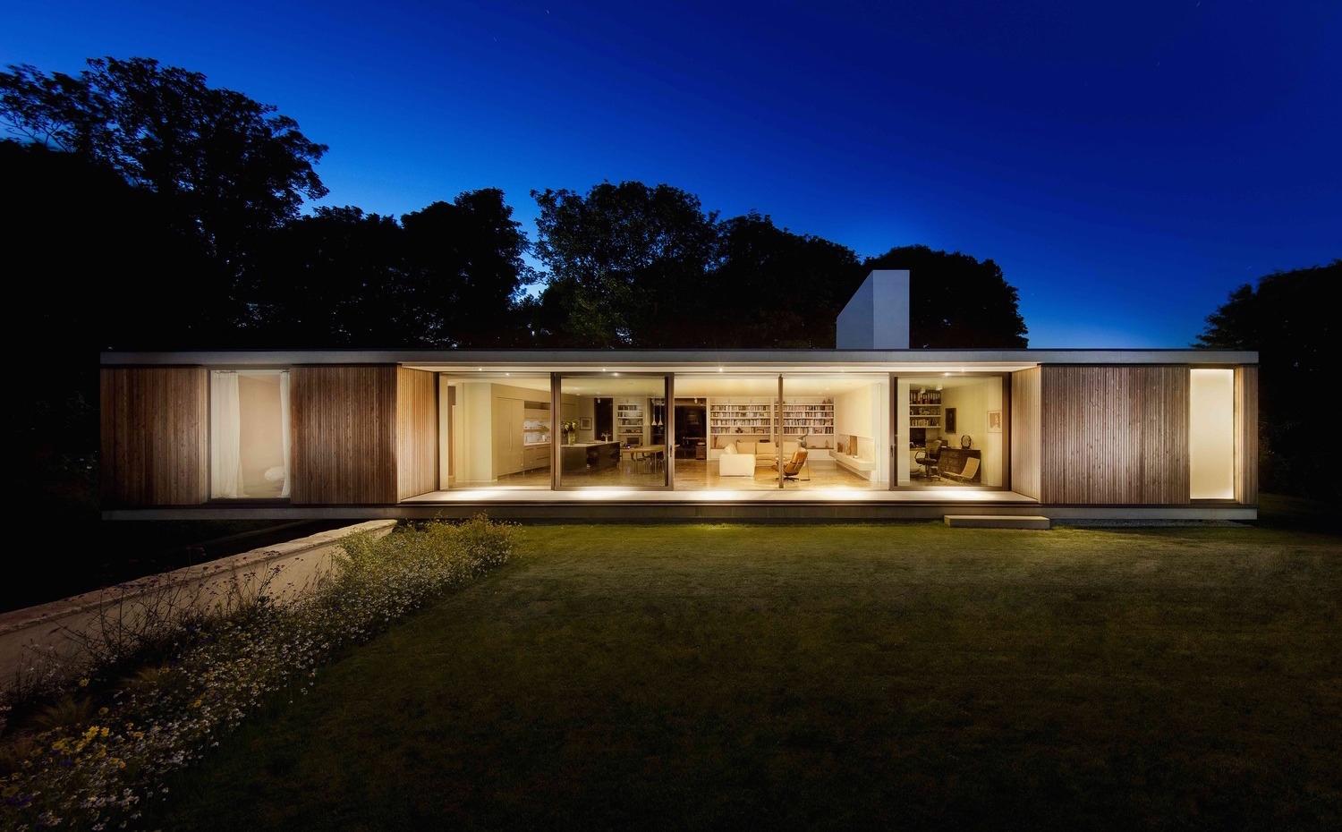 StromArchitects TheQuest MartinGardner 06. Imagen nocturna de la casa The Search, la búsqueda