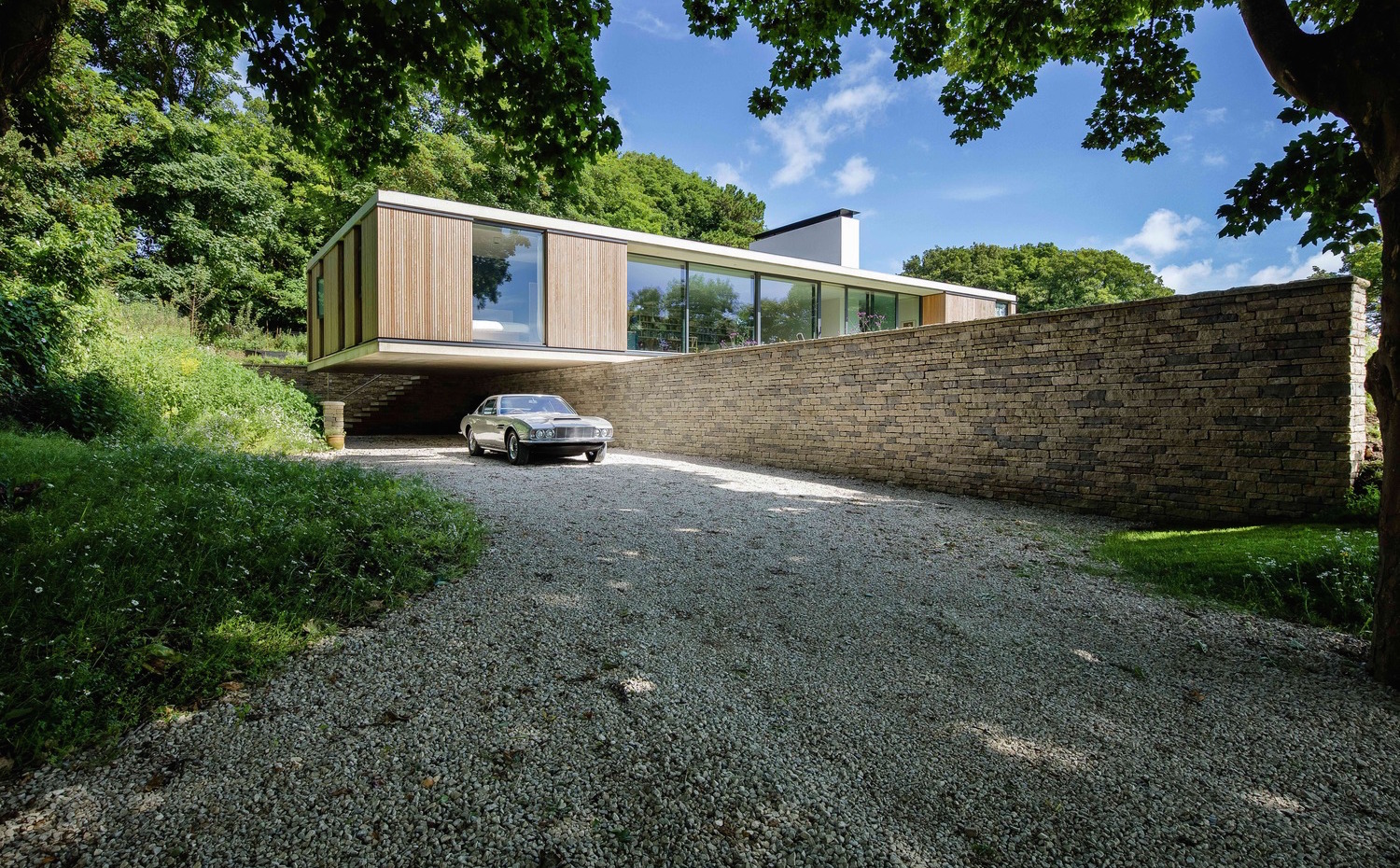 StromArchitects TheQuest MartinGardner 09. El gran voladizo que sirve de garaje lo ocupa el dormitorio principal