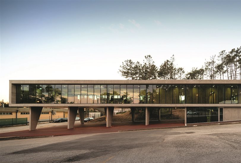 Edificio Técnico Administrativo EDP en Leira (Portugal), de Regino Cruz Arquitectos / FVL Industria de Caixilharia Lda., ganador en la categoría de Trabajar