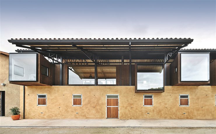 Hípica La Llena, La Llacuna (Barcelona), de Vicente Sarrablo y Jaume Colom / Taller Cañadas, ganadora de la categoría Descubrir