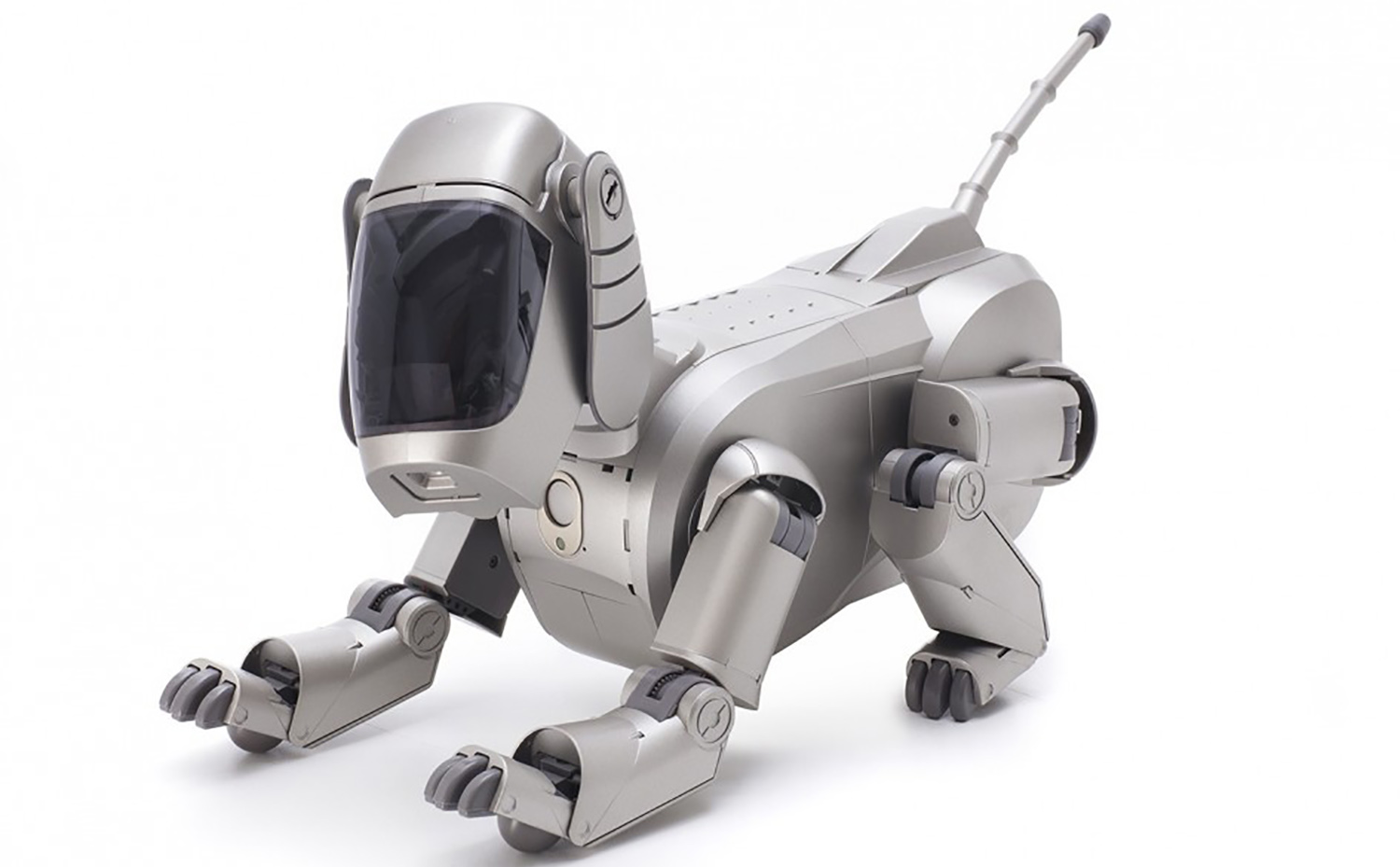 411246-944-699. La mascota robot diseñada por Hajime Sorayama para Sony Corporation en 1999