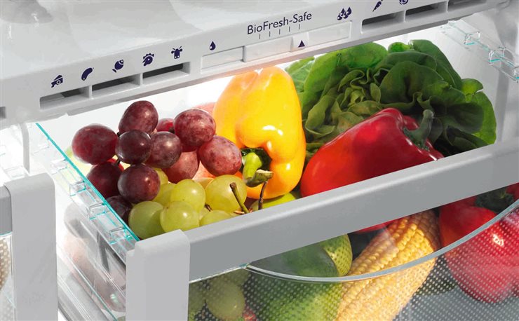 Los cajones BioFresh de los frigoríficos Liebherr ajustan la temperatura justo por encima de los 0 grados paran conservar mejor los alimentos frescos