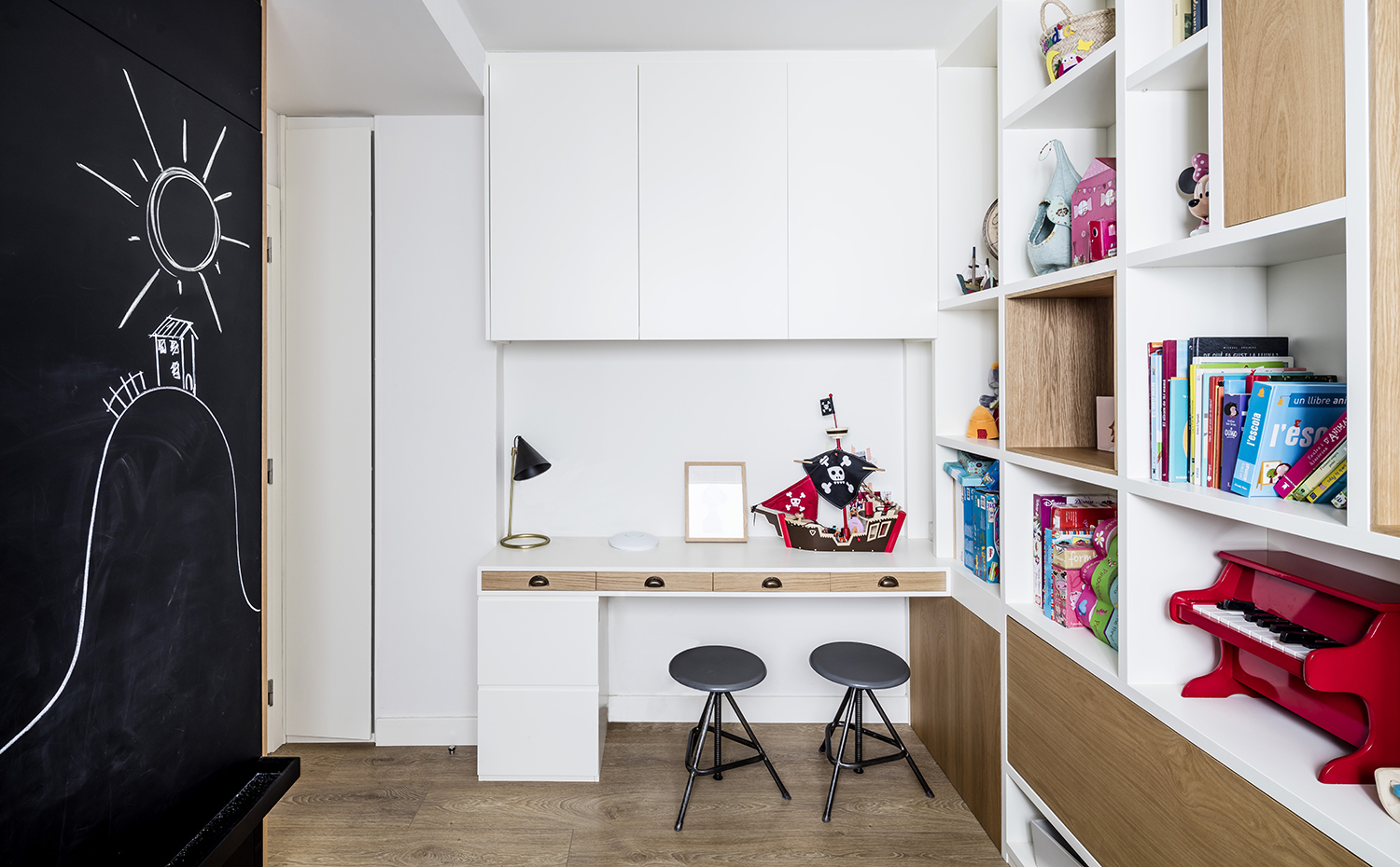  AG 0762. Completa la zona privada un espacio polivalente que puede utilizarse como despacho, habitación de invitados o área para niños