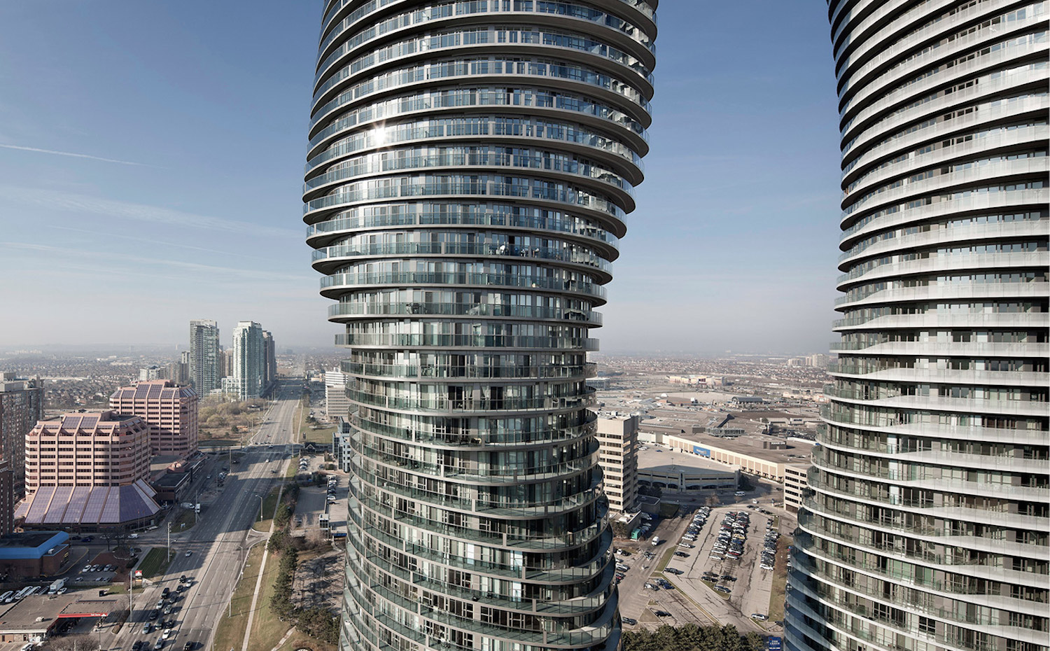 Absolute Towers, de MAD Architects en Mississauga (Canadá) Libro Building Community. New Apartment Architecture de Thames &Hudson