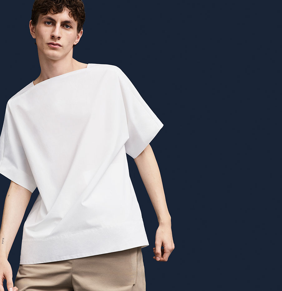 COS 10 M 2. Camisa con el cuello cuadrado