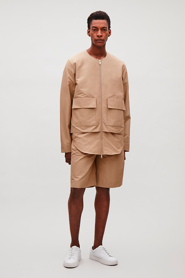 COS 10 M1. Chaqueta y bermuda beige
