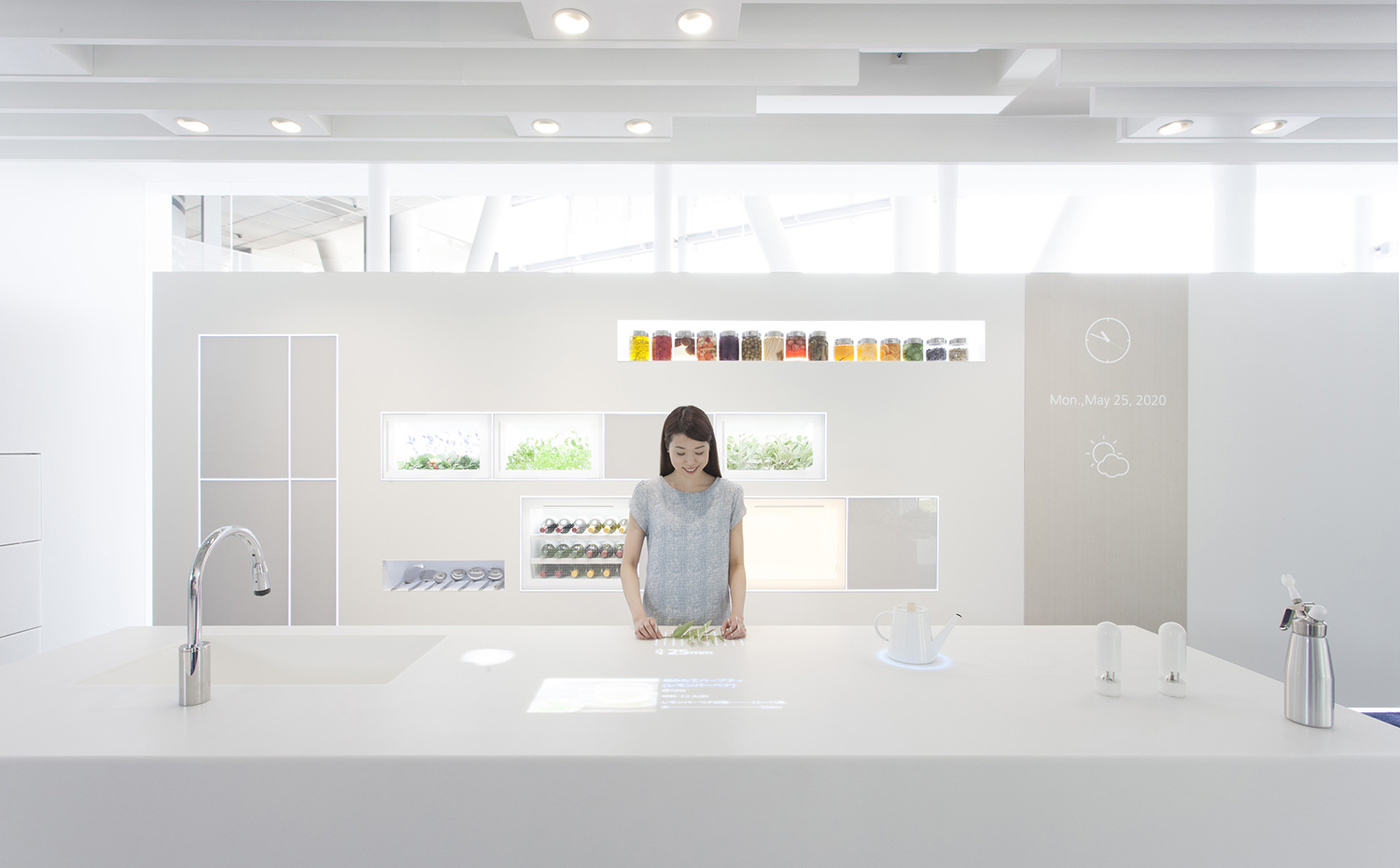 Panasonic Wonder Life-BOX2020】Kitchen 04938 . Según Panasonic, en las cocinas de las futuras casas inteligentes podremos saber cuánto miden y pesan los alimentos con solo ponerlos sobre la vitrocerámica, que será toda funcional. La propia cocina nos sugerirá recetas para elaborar