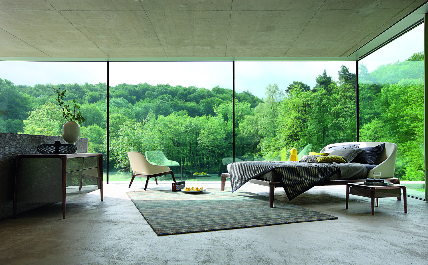 2012 2 Brio Lit   largeur  amb hdc ht. Los ruidos no son bienvenidos en el dormitorio. Cerramientos eficientes y texturas envolventes nos ayudarán a mantenerlos a raya. Cama Brio, de Sacha Lakic para Roche Bobois