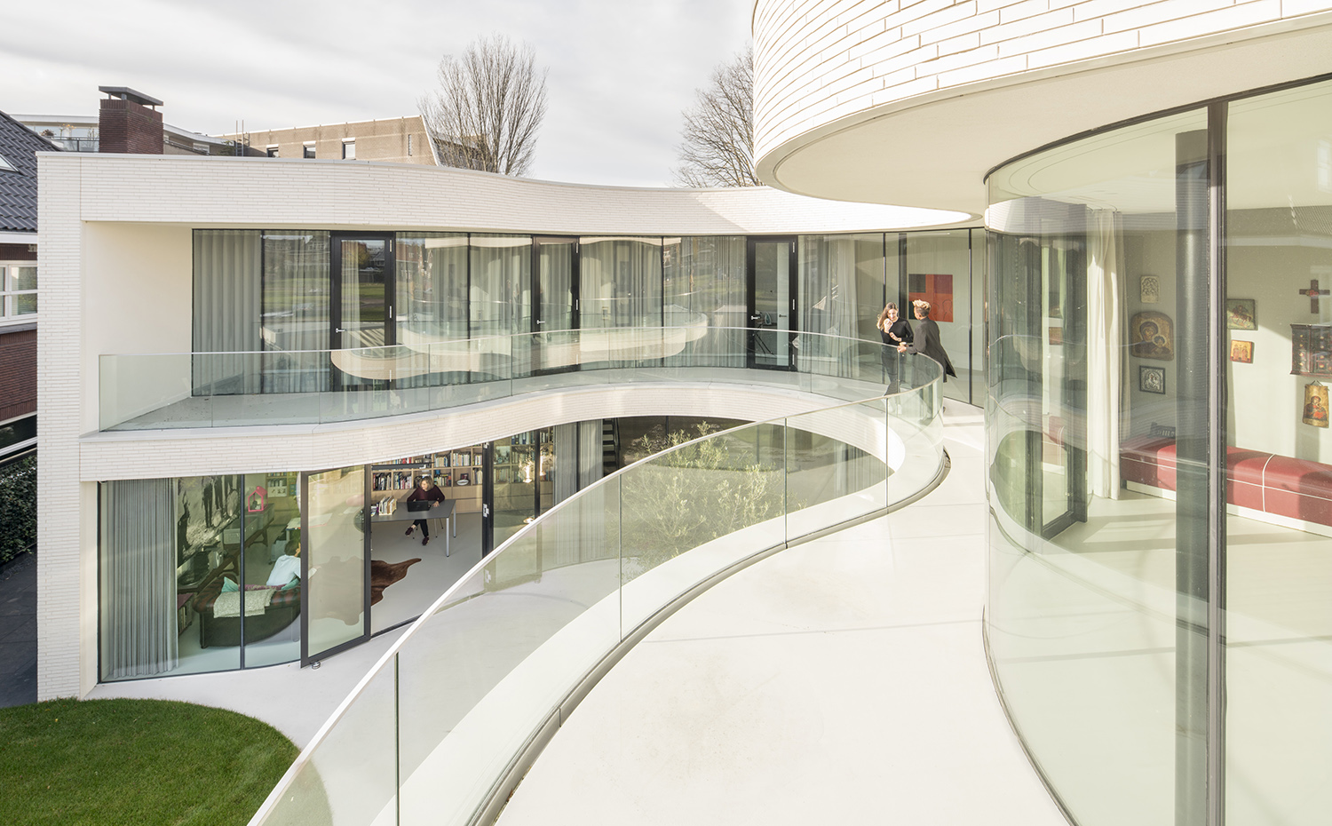 Casa Kwantes MVRDV HR19. La casa, de 480 metros cuadrados de superficie, distribuye las funciones de día y noche por plantas, ubicando las zonas sociales en la planta baja y los dormitorios arriba