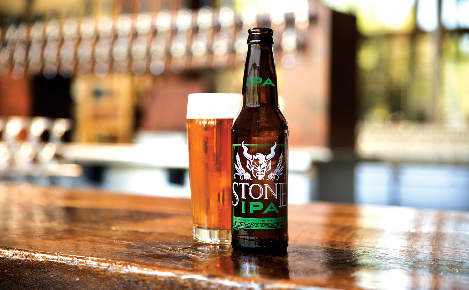 Stone Brewing Co. Year Round Beers. Stone Full Circle Pale Ale es una cerveza elaborada por la firma californiana Stone Brewing que utiliza exclusivamente agua residual reciclada procedente del programa de agua pura del municipio de San Diego